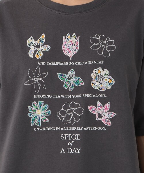 Afternoon Tea(アフタヌーンティー)の「パッチワーク刺繍Tシャツ/リバティプリント(Tシャツ/カットソー・レディース・オフホワイト/チャコールグレー/パープル・MEDIUM)」の12枚目の写真