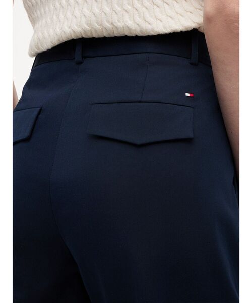 TOMMY HILFIGER(トミーヒルフィガー)の「バレルクロップドプリーツパンツ(チノパンツ・レディース・ホワイト/ベージュ・34inch/36inch/38inch)」の4枚目の写真