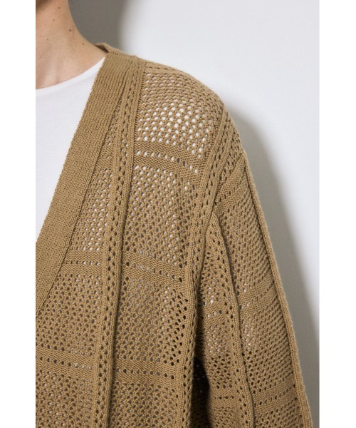 AZUL by moussy(アズールバイマウジー)の「コットンメッシュニットカーディガン(カーディガン/ボレロ・メンズ・ベージュ/ブラック/オフホワイト・MEDIUM/LARGE)」の6枚目の写真