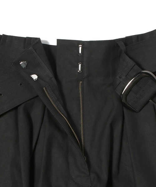 ESTNATION(エストネーション)の「ESSENCEOFLUXURY / ベルテッドショートパンツ(その他パンツ・レディース・ブラック/オフホワイト・38/36)」の4枚目の写真