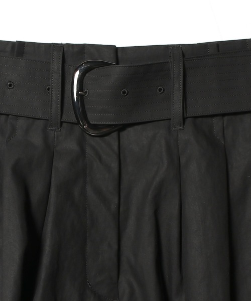 ESTNATION(エストネーション)の「ESSENCEOFLUXURY / ベルテッドショートパンツ(その他パンツ・レディース・ブラック/オフホワイト・38/36)」の5枚目の写真