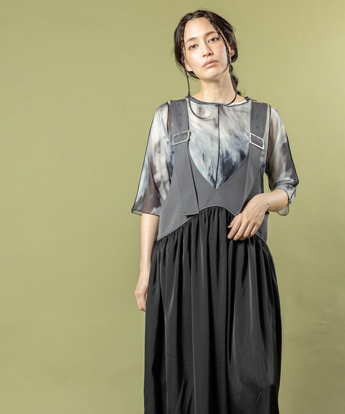 OSMOSIS(オズモーシス)の「ギャザーサロペットワンピース(ワンピース・レディース・カーキ/ブラック/グレー・ONE SIZE)」の2枚目の写真