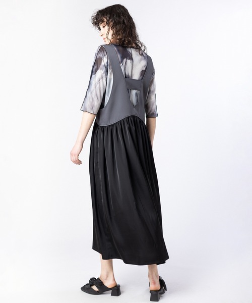OSMOSIS(オズモーシス)の「ギャザーサロペットワンピース(ワンピース・レディース・カーキ/ブラック/グレー・ONE SIZE)」の7枚目の写真