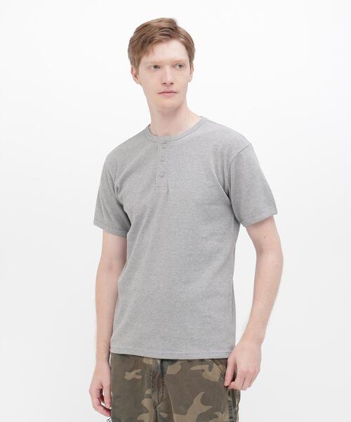 AVIREX(アヴィレックス)の「《DAILY/デイリー》MINI WAFFLE HENLEY NECK T-SHIRT / デイリーウェア ミニワッフル ヘンリーネック半袖Tシャツ / AVIREX / アヴィレックス(Tシャツ/カットソー・メンズ・ホワイト/ブラック/グレー・X-LARGE/SMALL/MEDIUM/LARGE)」の3枚目の写真