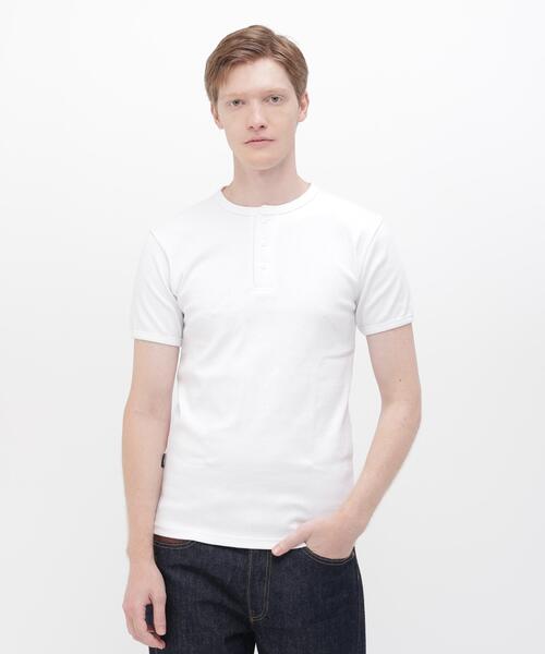 AVIREX(アヴィレックス)の「《DAILY/デイリー》MINI WAFFLE HENLEY NECK T-SHIRT / デイリーウェア ミニワッフル ヘンリーネック半袖Tシャツ / AVIREX / アヴィレックス(Tシャツ/カットソー・メンズ・ホワイト/ブラック/グレー・X-LARGE/SMALL/MEDIUM/LARGE)」の1枚目の写真