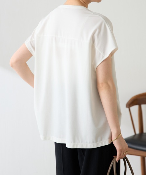 COLLAGE GALLARDAGALANTE(コラージュガリャルダガランテ)の「オフィスカジュアルに最適/キレイ目するTシャツ/ポケットデザインカットソー(Tシャツ/カットソー・レディース・ブラウン/オフホワイト/ブラック・FREE)」の7枚目の写真