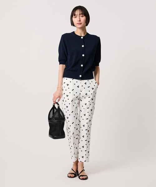 UNITED ARROWS(ユナイテッドアローズ)の「エンブロイダリー フラワー スリム テーパードパンツ ‐ウォッシャブル‐(スラックス・レディース・ネイビー/ベージュ/オフホワイト・40/36/34/38)」の5枚目の写真