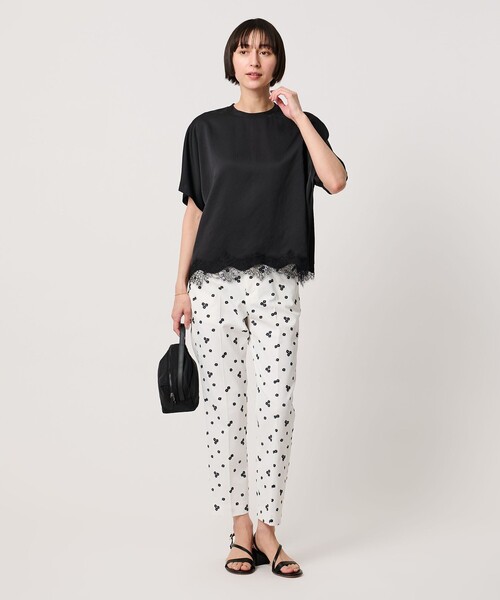 UNITED ARROWS(ユナイテッドアローズ)の「エンブロイダリー フラワー スリム テーパードパンツ ‐ウォッシャブル‐(スラックス・レディース・ネイビー/ベージュ/オフホワイト・40/36/34/38)」の6枚目の写真