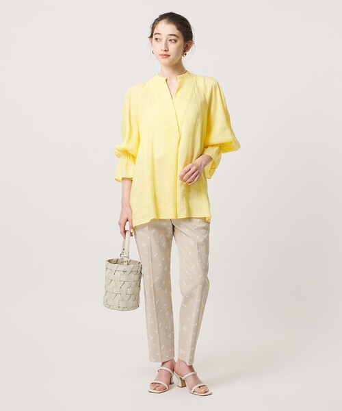 UNITED ARROWS(ユナイテッドアローズ)の「エンブロイダリー フラワー スリム テーパードパンツ ‐ウォッシャブル‐(スラックス・レディース・ネイビー/ベージュ/オフホワイト・40/36/34/38)」の8枚目の写真