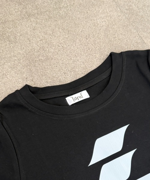 lilful(リルフル)の「【26年春夏新作】グラフィックロゴコンパクト半袖Tシャツ(Tシャツ/カットソー・レディース・ホワイト/ブラック・M/S)」の8枚目の写真