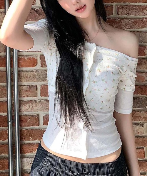 HALEY PESCA(ヘーリーペスカ)の「HALEY PESCA/パッチワーク 花柄オフショルダーTシャツ(Tシャツ/カットソー・レディース・ホワイト・LARGE/SMALL/MEDIUM)」の5枚目の写真