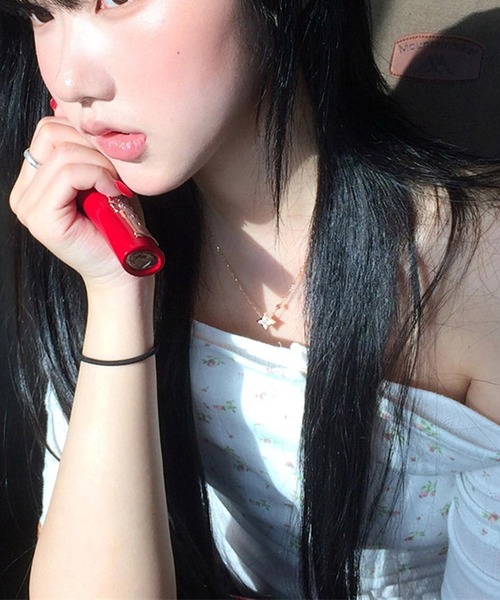 HALEY PESCA(ヘーリーペスカ)の「HALEY PESCA/パッチワーク 花柄オフショルダーTシャツ(Tシャツ/カットソー・レディース・ホワイト・LARGE/SMALL/MEDIUM)」の2枚目の写真