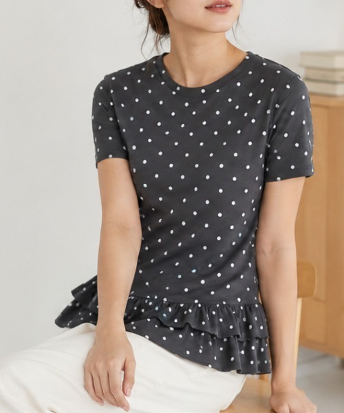 GORGE(ゴージ)の「《ドット柄×裾フリル》カットソー/大人フェミニン/春夏/全4色(Tシャツ/カットソー・レディース・ブラック/チャコール/オートミール/ネイビー・F)」の2枚目の写真