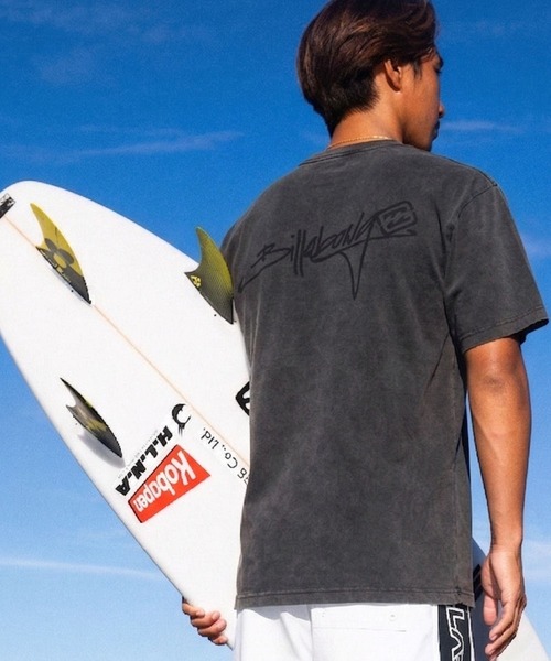 BILLABONG(ビラボン)の「BILLABONG メンズ 【OVER FIT】SCRIPT LOGO Tシャツ 【2026年春夏モデル】(Tシャツ/カットソー・メンズ・オフホワイト/ブラック系その他/イエロー系その他・MEDIUM/X-LARGE/LARGE)」の1枚目の写真