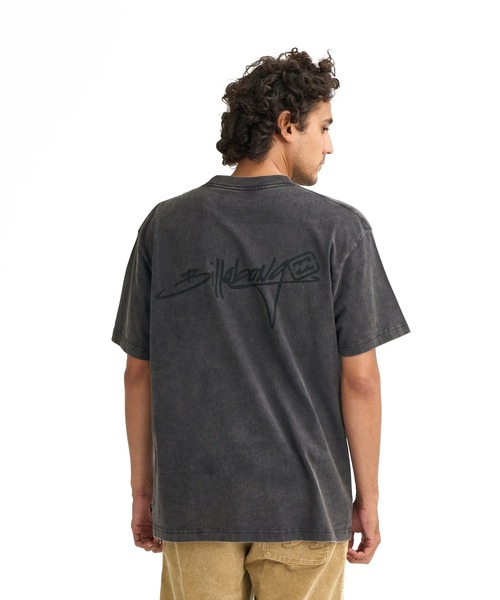 BILLABONG(ビラボン)の「BILLABONG メンズ 【OVER FIT】SCRIPT LOGO Tシャツ 【2026年春夏モデル】(Tシャツ/カットソー・メンズ・オフホワイト/ブラック系その他/イエロー系その他・MEDIUM/X-LARGE/LARGE)」の5枚目の写真