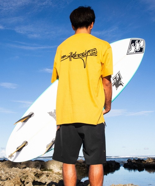 BILLABONG(ビラボン)の「BILLABONG メンズ 【OVER FIT】SCRIPT LOGO Tシャツ 【2026年春夏モデル】(Tシャツ/カットソー・メンズ・オフホワイト/ブラック系その他/イエロー系その他・MEDIUM/X-LARGE/LARGE)」の8枚目の写真