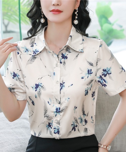 LUCPY（ラクピー）の「フラワープリント半袖シャツブラウス（シャツ/ブラウス・レディース・ホワイト×エメラルドグリーン/ホワイト/ホワイト×レッド/ホワイト×ブルー/ホワイト×ピンク・X-LARGE/LARGE/MEDIUM/SMALL）」の3枚目の写真