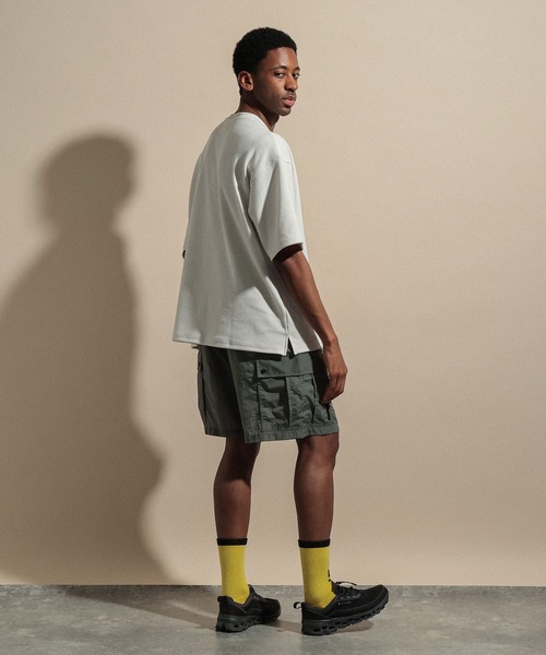NUMERALS（ヌメラルズ）の「ワッフルクルーネックTシャツ WAFFLE CREWNECK T-SHIRT / NUMERALS（Tシャツ/カットソー・メンズ・カーキ/ホワイト/ブラック/ベージュ・LARGE/MEDIUM）」の13枚目の写真