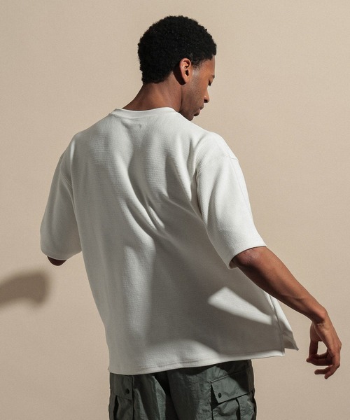 NUMERALS（ヌメラルズ）の「ワッフルクルーネックTシャツ WAFFLE CREWNECK T-SHIRT / NUMERALS（Tシャツ/カットソー・メンズ・カーキ/ホワイト/ブラック/ベージュ・LARGE/MEDIUM）」の15枚目の写真