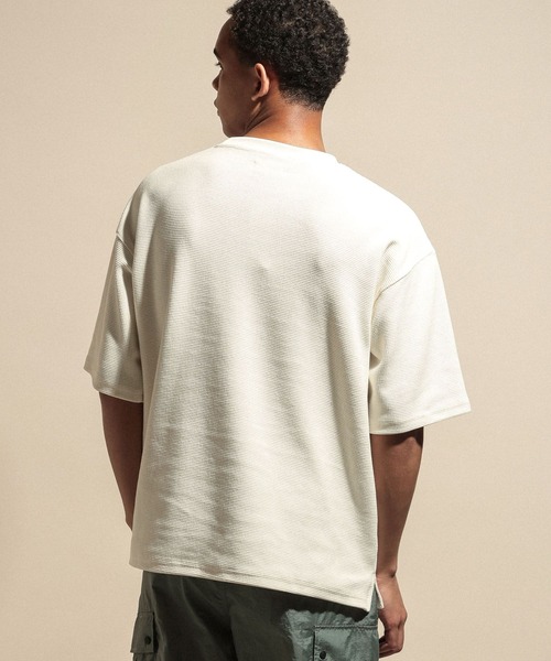 NUMERALS(ヌメラルズ)の「WAFFLE CREWNECK T-SHIRT / NUMERALS(Tシャツ/カットソー・メンズ・カーキ/ホワイト/ブラック/ベージュ・LARGE/MEDIUM)」の14枚目の写真