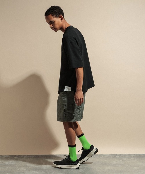 NUMERALS(ヌメラルズ)の「WAFFLE CREWNECK T-SHIRT / NUMERALS(Tシャツ/カットソー・メンズ・カーキ/ホワイト/ブラック/ベージュ・LARGE/MEDIUM)」の17枚目の写真