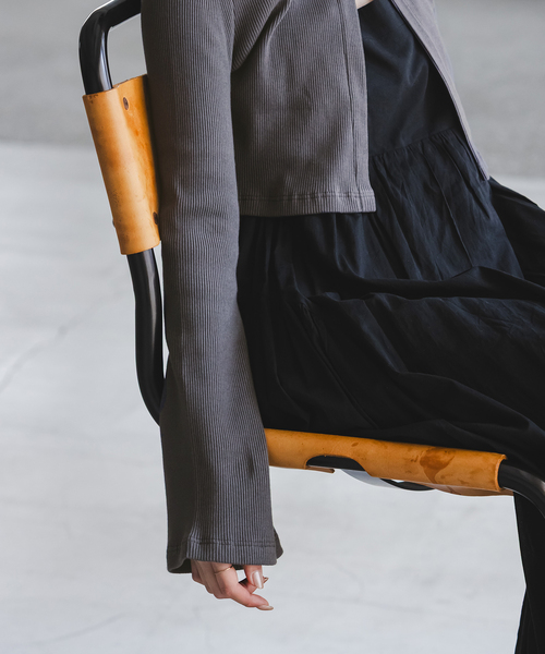 Noble（ノーブル）の「《アンサンブル対応》MAISON CORNICHON Short Cardigan Long sleeve（カーディガン/ボレロ・レディース・レッド/アイボリー/チャコールグレー・FREE）」の8枚目の写真