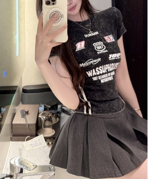 LETee(レティー)の「ロゴプリントTシャツ(Tシャツ/カットソー・レディース・ブルー/ブラック/イエロー・FREE)」の10枚目の写真