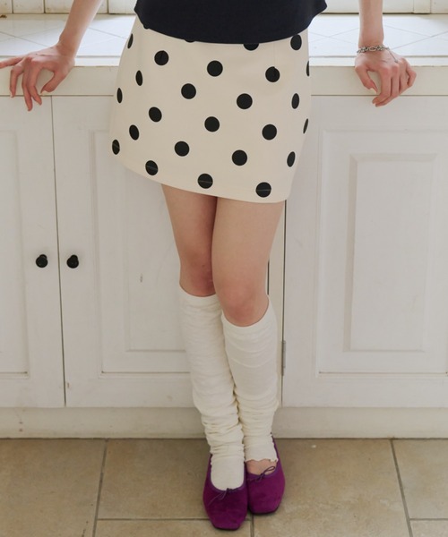 GIUNON(ジウノン)の「dot bonding mini skirt / ドットボンディングミニスカート(スカート・レディース・ブラック/アイボリー・FREE)」の2枚目の写真