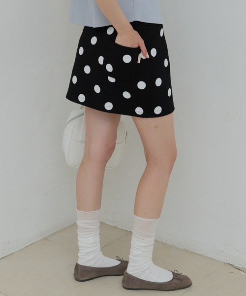 GIUNON(ジウノン)の「dot bonding mini skirt / ドットボンディングミニスカート(スカート・レディース・ブラック/アイボリー・FREE)」の1枚目の写真