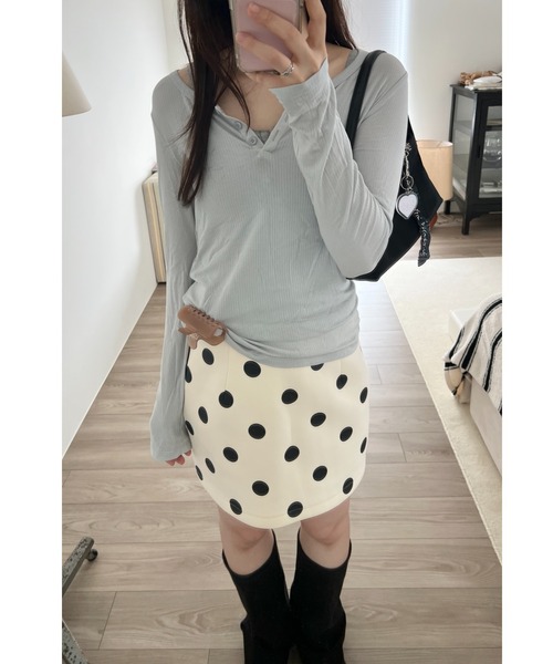 GIUNON(ジウノン)の「dot bonding mini skirt / ドットボンディングミニスカート(スカート・レディース・ブラック/アイボリー・FREE)」の3枚目の写真