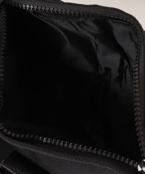 WESTBOY(ウエストボーイ)の「ユニセックス ハーネス ショルダーミニバッグ WO26S16BG07(ショルダーバッグ・メンズ・ベージュ/グレー/ブラック・FREE)」の19枚目の写真