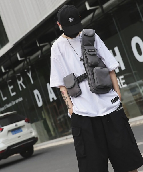 WESTBOY(ウエストボーイ)の「ユニセックス ハーネス ショルダーミニバッグ WO26S16BG07(ショルダーバッグ・メンズ・ベージュ/グレー/ブラック・FREE)」の8枚目の写真