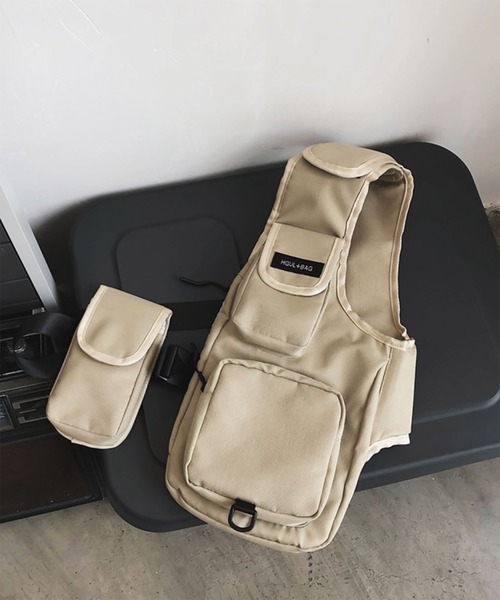 WESTBOY(ウエストボーイ)の「ユニセックス ハーネス ショルダーミニバッグ WO26S16BG07(ショルダーバッグ・メンズ・ベージュ/グレー/ブラック・FREE)」の11枚目の写真