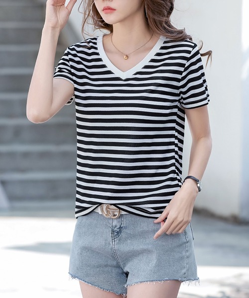 2ly2（トゥーリートゥー）の「VネックボーダーTシャツ レディース 半袖 ゆったり カットソー（Tシャツ/カットソー・レディース・ブラック/ベージュ/ブルー・FREE）」の10枚目の写真