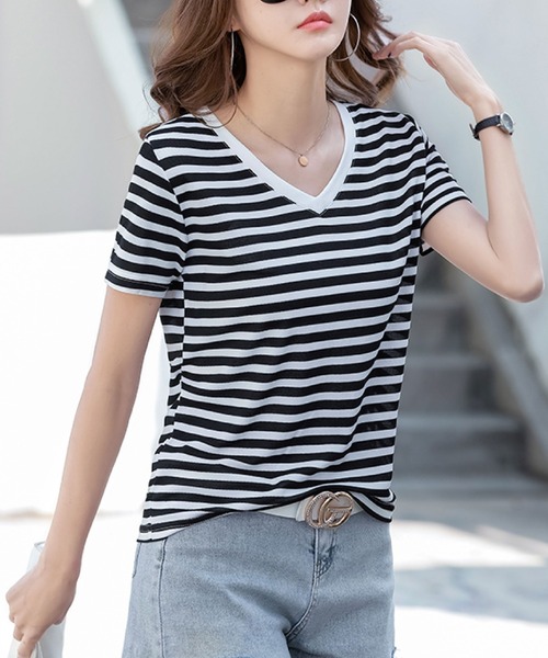 2ly2（トゥーリートゥー）の「VネックボーダーTシャツ レディース 半袖 ゆったり カットソー（Tシャツ/カットソー・レディース・ブラック/ベージュ/ブルー・FREE）」の11枚目の写真