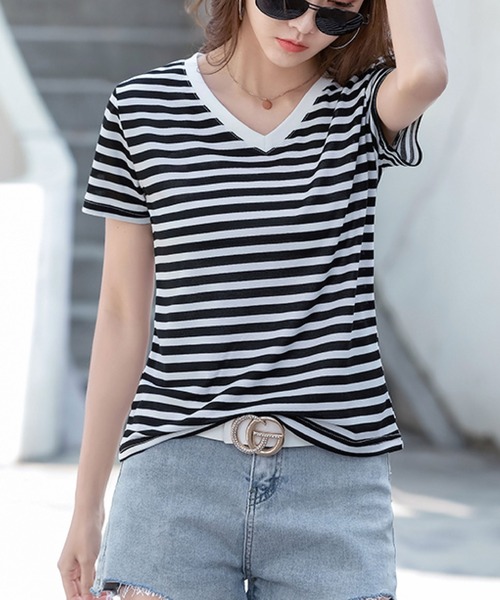 2ly2（トゥーリートゥー）の「VネックボーダーTシャツ レディース 半袖 ゆったり カットソー（Tシャツ/カットソー・レディース・ブラック/ベージュ/ブルー・FREE）」の4枚目の写真