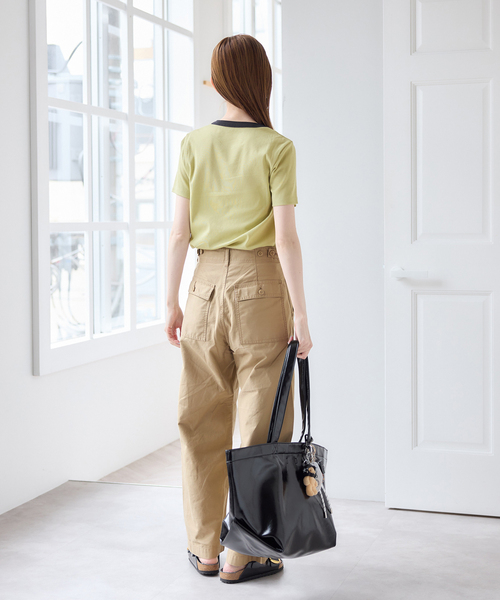 U by SPICK&SPAN（ユーバイスピックアンドスパン）の「バレルレッグルーズベイカーパンツ（カーゴパンツ・レディース・ベージュ/ネイビー/カーキ・38/36）」の6枚目の写真