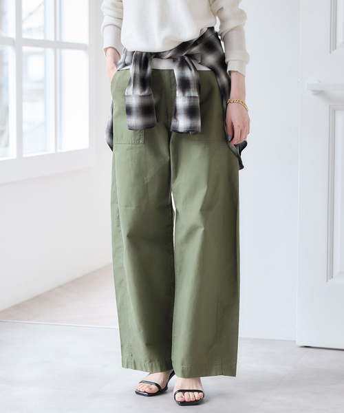U by SPICK&SPAN（ユーバイスピックアンドスパン）の「バレルレッグルーズベイカーパンツ（カーゴパンツ・レディース・ベージュ/ネイビー/カーキ・38/36）」の22枚目の写真