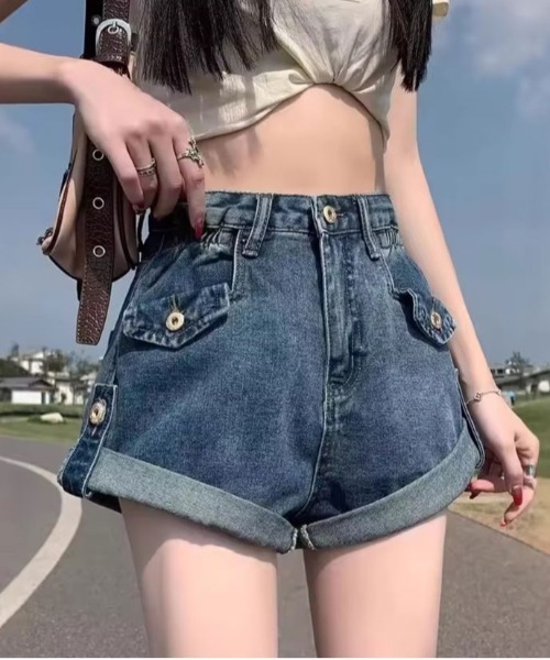 BARELY BLUE（ベアリーブルー）の「【 BARELY BLUE / ベアリーブルー 】 フラップ ポケット デニム ショートパンツ（デニムパンツ・レディース・ブラック/ブルー・M/L）」の6枚目の写真