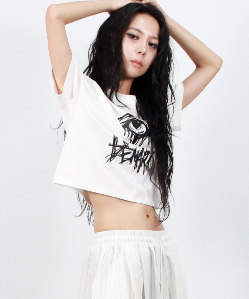DEMARC(ドゥマーク)の「eerie logo text crop short sleeve tee White(Tシャツ/カットソー・レディース・ホワイト・MEDIUM/LARGE)」の3枚目の写真