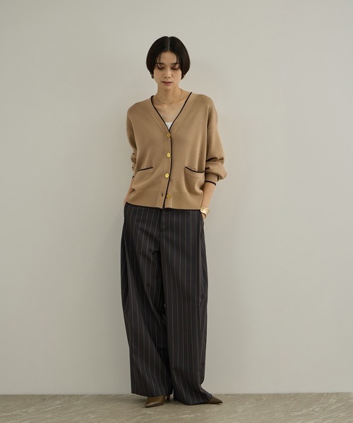 SALON adam et rope'(サロン アダム エ ロペ)の「【WEB限定】スウェットライク ライン メタルボタンカーディガン 4(カーディガン/ボレロ・レディース・ベージュ系その他/ピンク/ブラウン系その他2/ネイビー・FREE)」の21枚目の写真