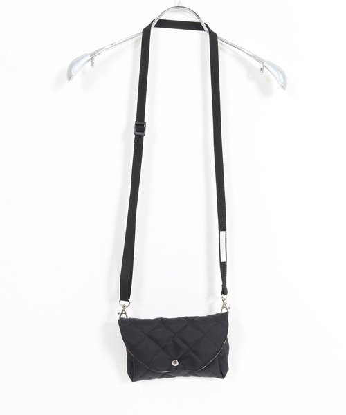 GLIMCLAP（グリムクラップ）の「mko13732-Diamond-Quilted Mini Multi-Pocket Bag フラップミニバッグ(211-029-gla-cg)（ショルダーバッグ・メンズ・ブラック・FREE）」の11枚目の写真