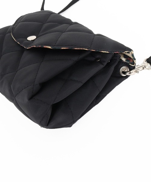 GLIMCLAP（グリムクラップ）の「mko13732-Diamond-Quilted Mini Multi-Pocket Bag フラップミニバッグ(211-029-gla-cg)（ショルダーバッグ・メンズ・ブラック・FREE）」の18枚目の写真
