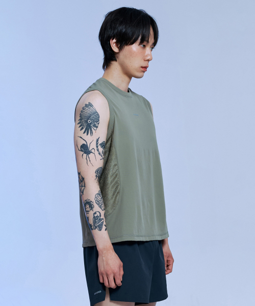 OFFGRID(オフグリッド)の「ベントラオクタスリーブレス-カーキ(Tシャツ/カットソー・メンズ・その他・SMALL/MEDIUM/LARGE/X-LARGE)」の4枚目の写真