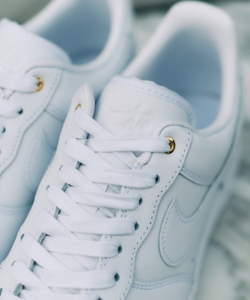 NIKE（ナイキ）の「W AIR FORCE 1 '07　IO3124-100（スニーカー・レディース・ホワイト・29.0cm/28.5cm/25.0cm/24.5cm/24.0cm/23.5cm/23.0cm/22.5cm/28.0cm/27.5cm/27.0cm/26.5cm/26.0cm/25.5cm）」の4枚目の写真