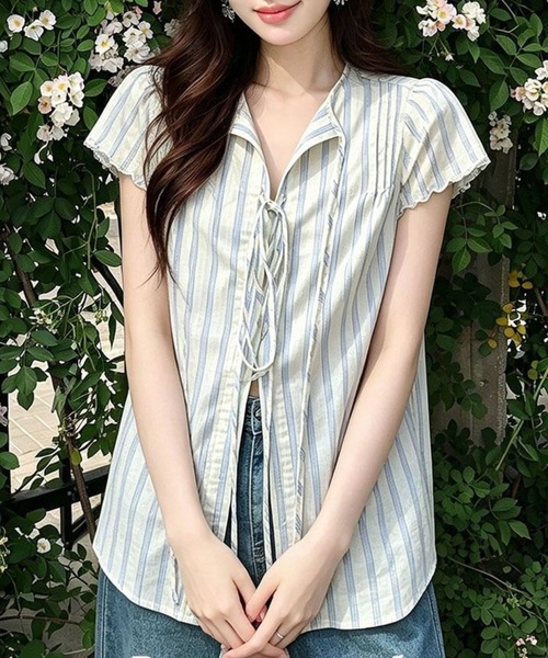 AMAJI(アマジ)の「ストライプ柄 半袖シャツ(シャツ/ブラウス・レディース・ライトブルー・SMALL/MEDIUM/LARGE/X-LARGE)」の2枚目の写真