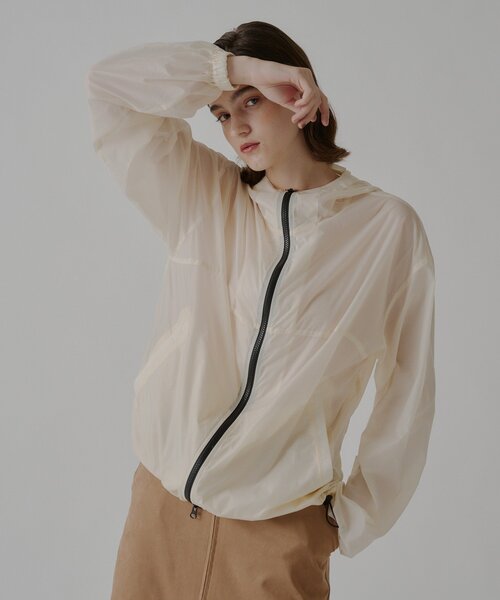WHIMSIC(ウィムジック)の「【UNISEX】シアーナイロンパーカー(ブルゾン・メンズ・ホワイト/ブラウン・FREE)」の4枚目の写真
