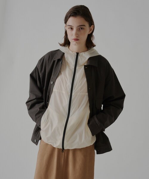 WHIMSIC(ウィムジック)の「【UNISEX】シアーナイロンパーカー(ブルゾン・メンズ・ホワイト/ブラウン・FREE)」の8枚目の写真