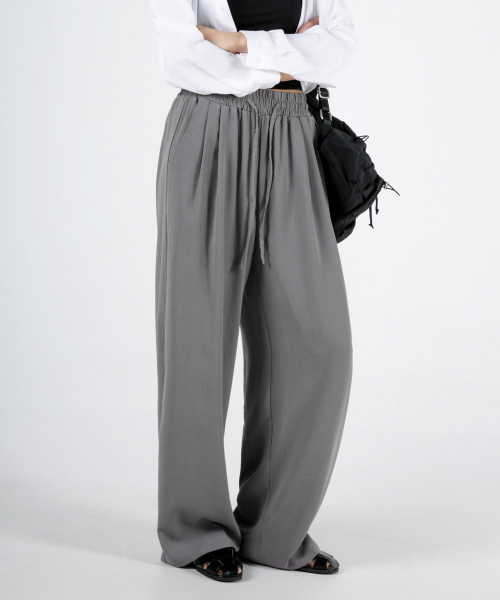 UMM(ウム)の「レディースクールタッチツーピンタックワイドバンディングパンツ4COLOR(その他パンツ・レディース・ベージュ/ブラック/ネイビー/グレー・F/1)」の13枚目の写真