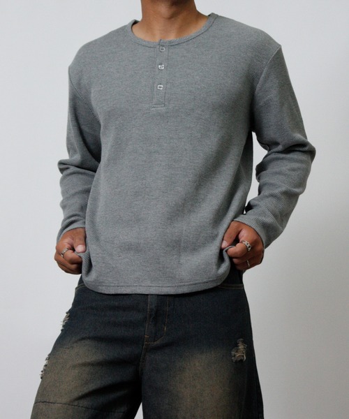 NYLAUS(ナイラス)の「【Nylaus】ヘンリーネック ワッフル Tシャツ 長袖 ロングTシャツ 無地(Tシャツ/カットソー・メンズ・ブラック/杢グレー・L/LL)」の2枚目の写真